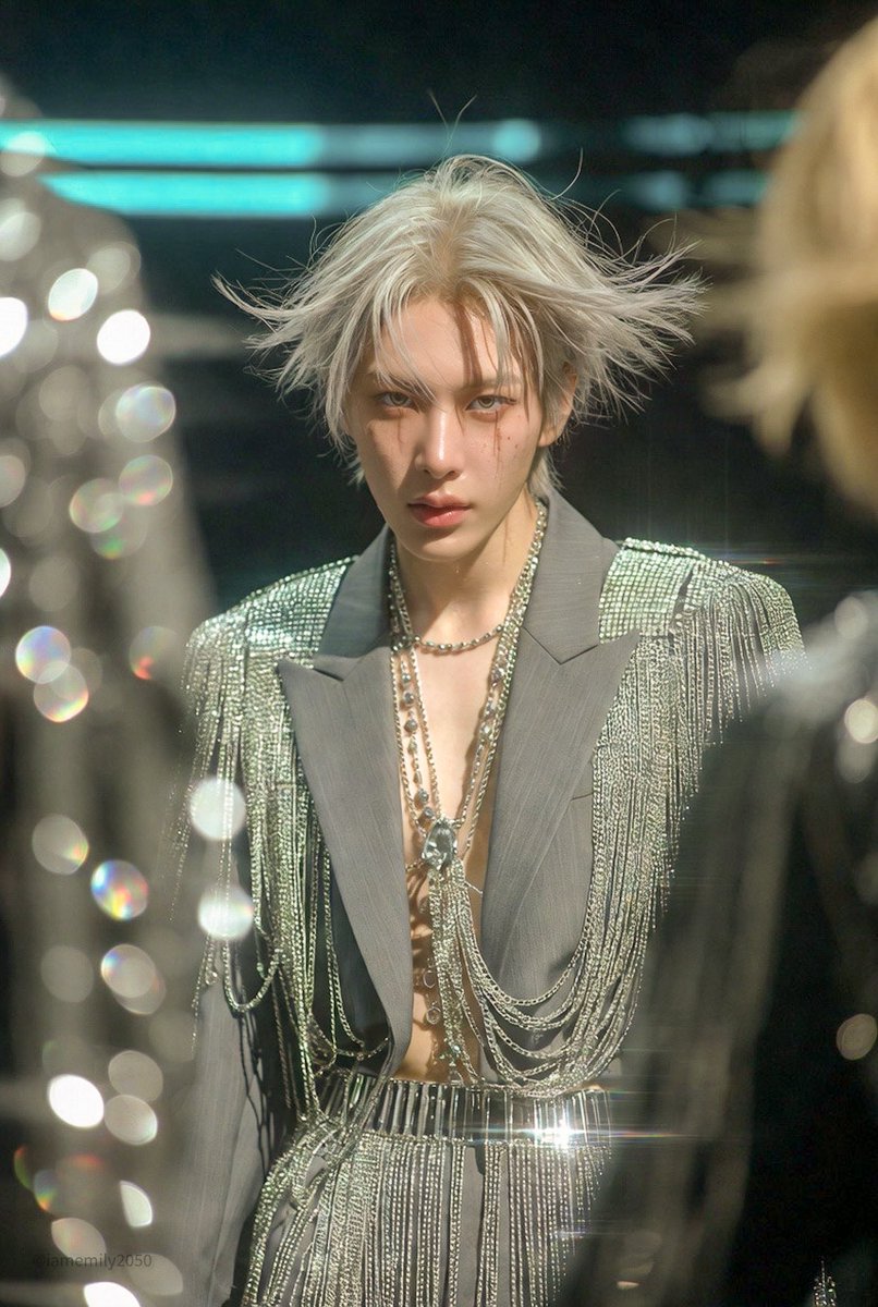 K-Pop Radiance: A Daring Strut of Style and Confidence AI prompt preview